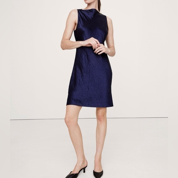 NWT! BANANA REPUBLIC NAVY CRINKLE-SATIN SHIFT DRESS - SIZE SMALL🧡 - Picture 1 of 6